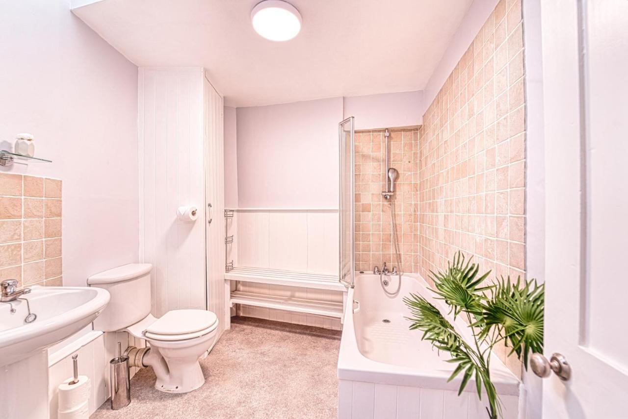 The Stylish Gem Of Bath - Football Table - Sleeps 10 Exteriör bild